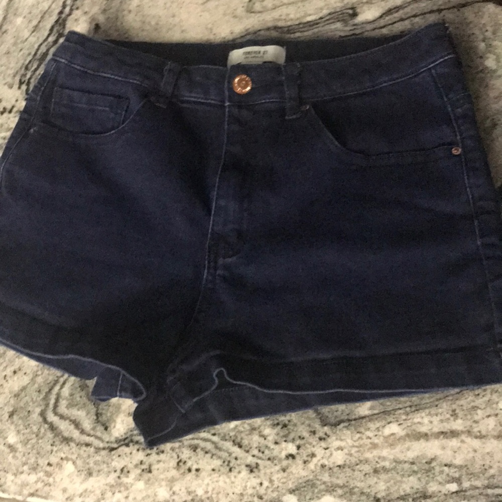 Shorts - Picture 2 of 4